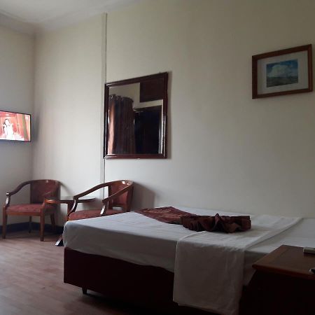 Hanoi Golden Moon Guest House & Travel Buitenkant foto